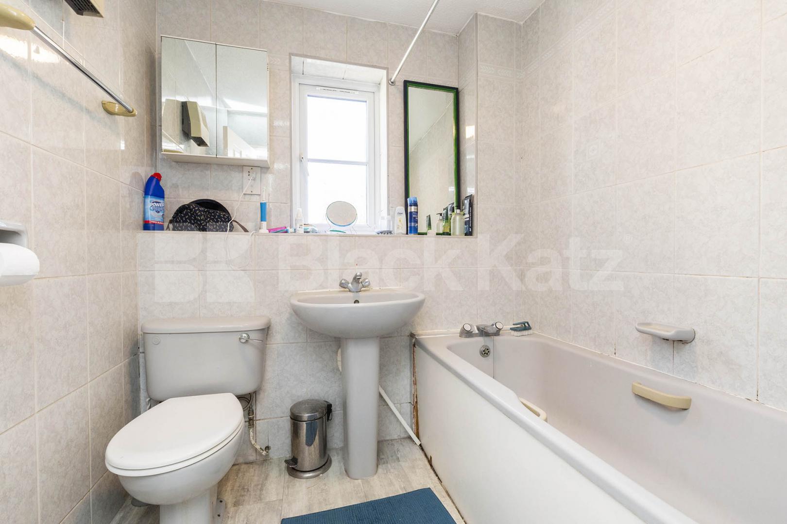 A spacious one double bedroom flat located between Archway and Finsbury Park Cornwallis Square, Archway